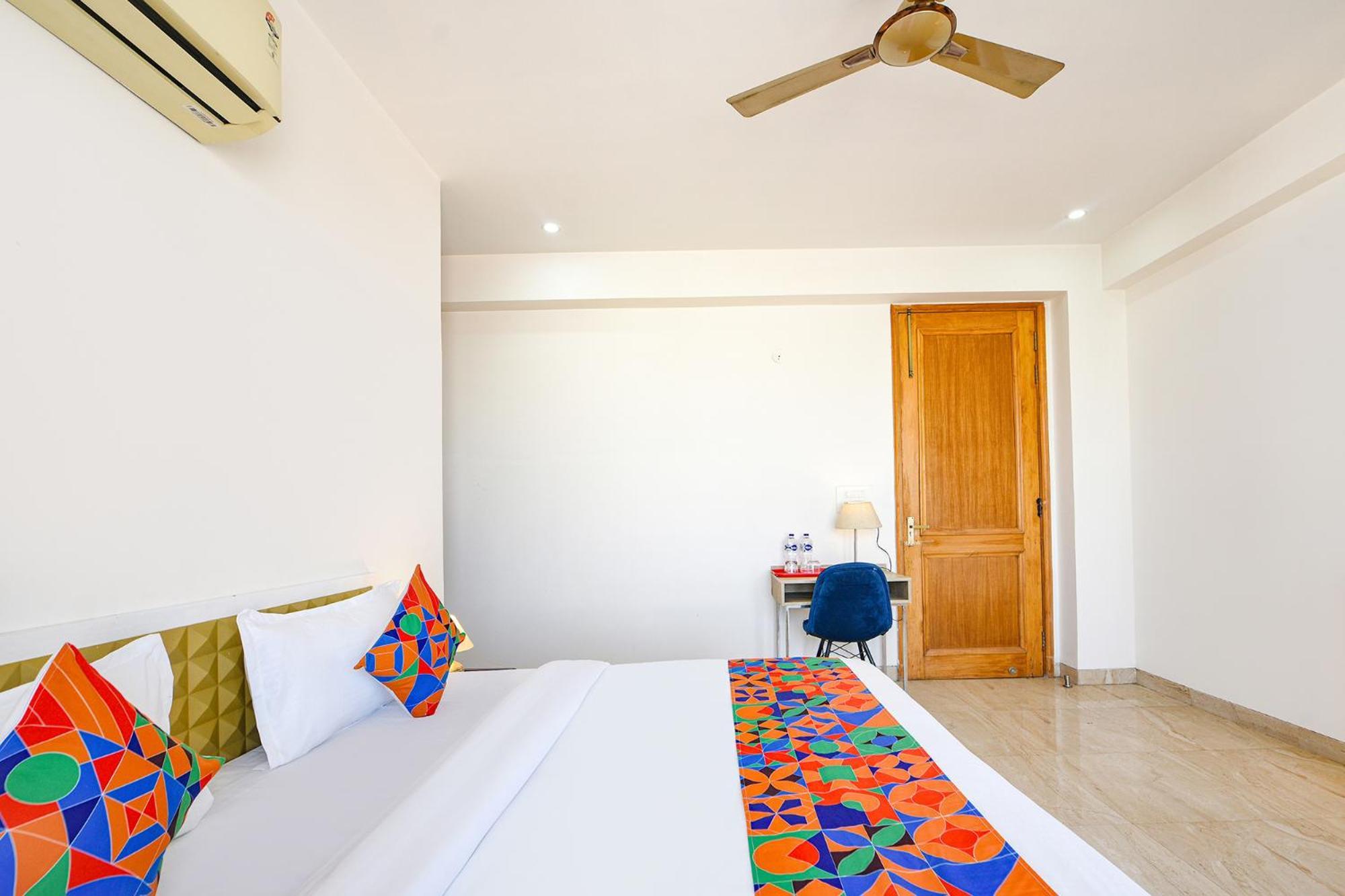 Fabhotel Ar Suites 구르가온 외부 사진